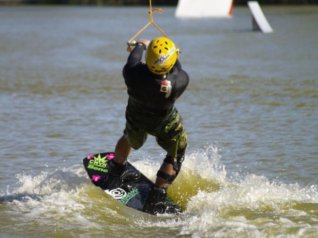 Holding on to the cable